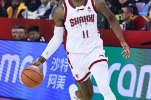 MK体育登录入口-媒体人：山西男篮虽篮板占据优势 但进攻串联效果不佳 执迷于单打